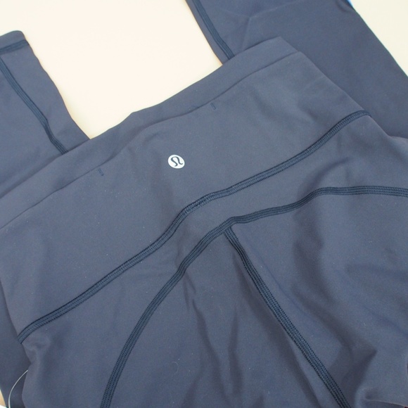 Lululemon Legging. Mix Mesh Blue Contrast Crop Legging Size 6 - Picture 3 of 10